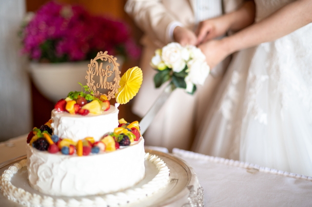 結婚式でのケーキ入刀
